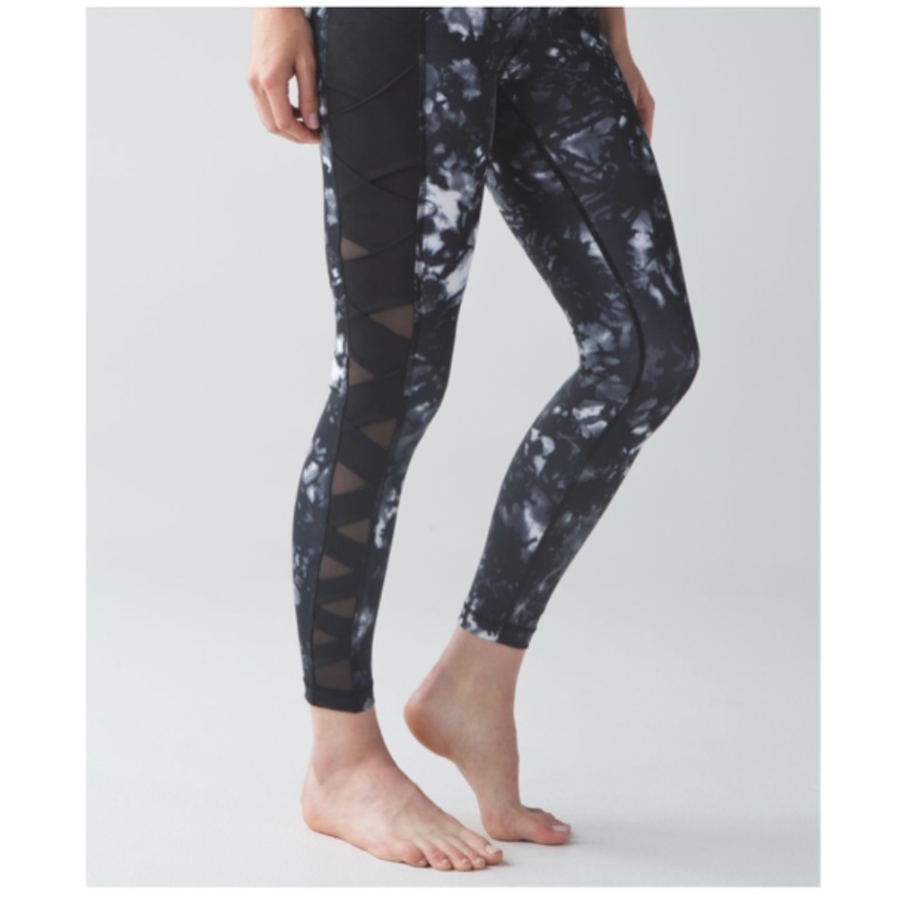 Reposh lululemon athletica Black and White Leggings